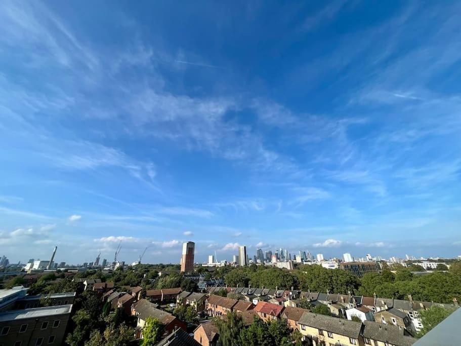 Elegant Chic Living: 1 Bed In Vibrant London Areaアパートメント エクステリア 写真