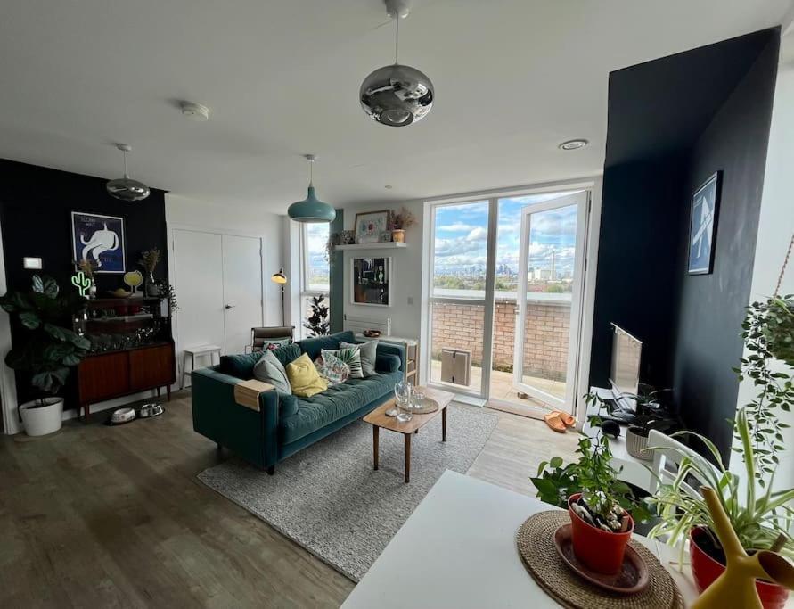Elegant Chic Living: 1 Bed In Vibrant London Areaアパートメント エクステリア 写真