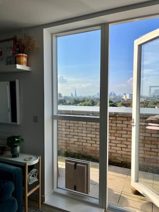 Elegant Chic Living: 1 Bed In Vibrant London Areaアパートメント エクステリア 写真